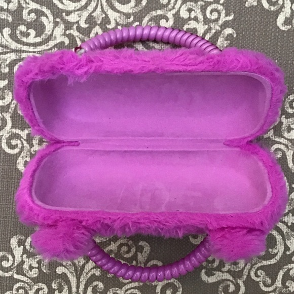 FREE w/any purchase!!Furry purple kid’s eyeglasses case - Picture 2 of 3